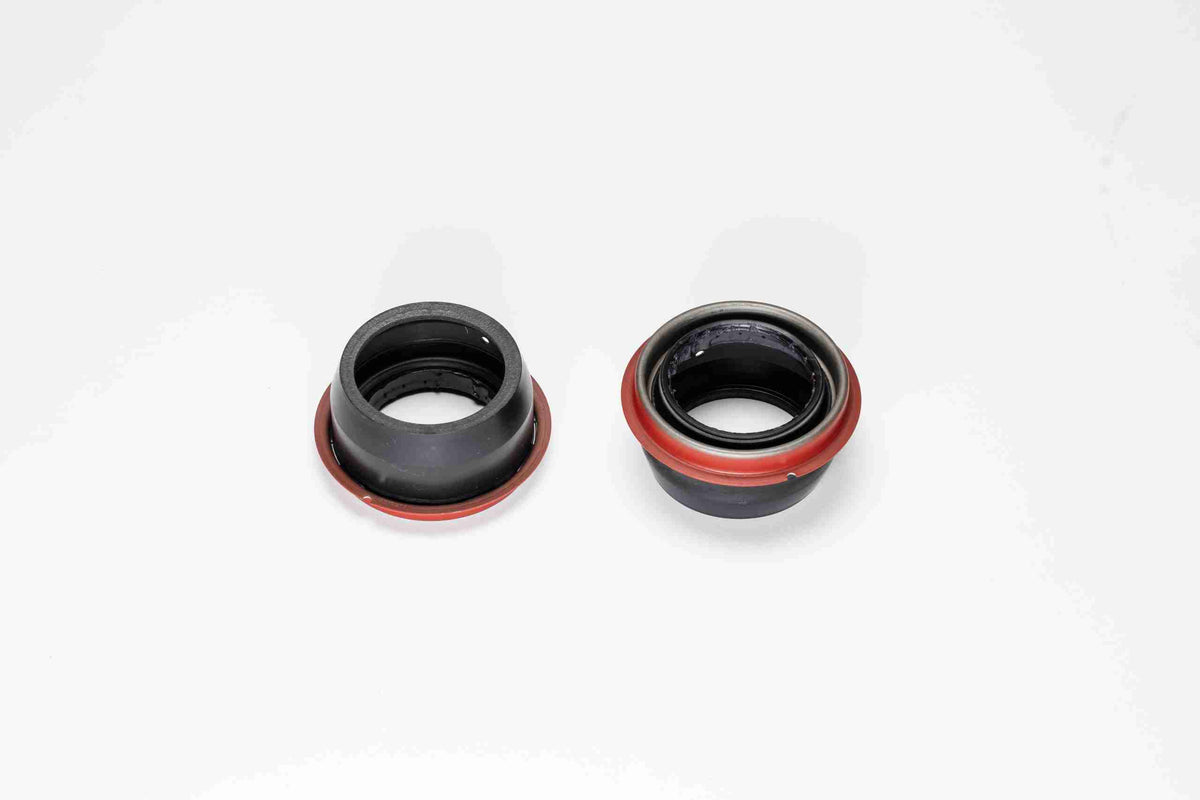 4L80E: Metal Clad Seal, Extension Housing (w/Boot)(2.700" OD)